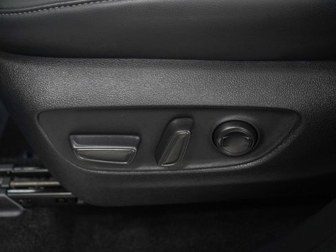 Used 2025 Toyota Highlander Limited AWD/4WD image 26
