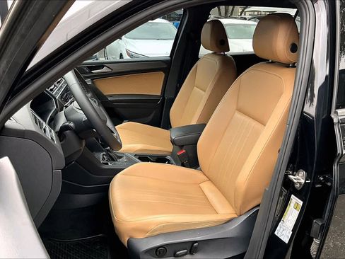 Certified 2022 Volkswagen Tiguan SE image 9