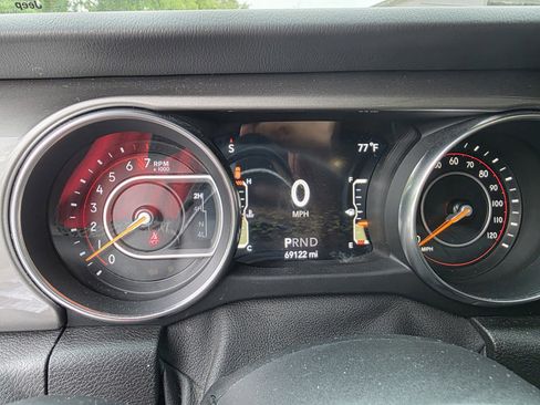 Used 2019 Jeep Wrangler Unlimited Sahara w/ Uconnect 4C Nav & Sound Group AWD/4WD image 24