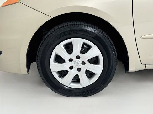 Used 2009 Toyota Sienna CE FWD image 27