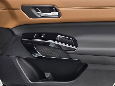 New 2026 Nissan Pathfinder Platinum AWD/4WD image 8