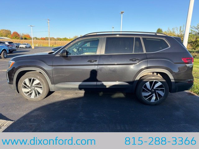 Used 2024 Volkswagen Atlas SE AWD/4WD image 2