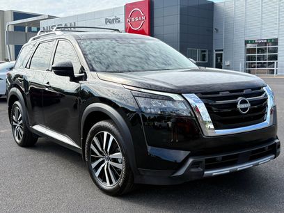 Used 2025 Nissan Pathfinder Platinum w/ Cargo Package