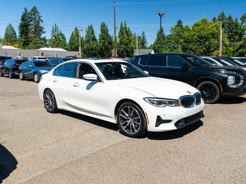 Used 2020 BMW 330i Sedan w/ Convenience Package RWD image 24