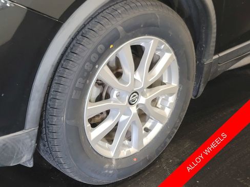 Used 2018 Nissan Rogue SV w/ Premium Package image 6