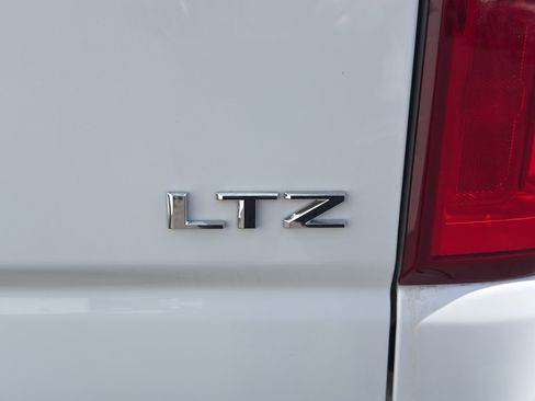 Used 2021 Chevrolet Silverado 2500 LTZ w/ LTZ Convenience Package AWD/4WD image 9