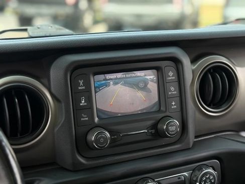 Used 2020 Jeep Wrangler Sport AWD/4WD image 3