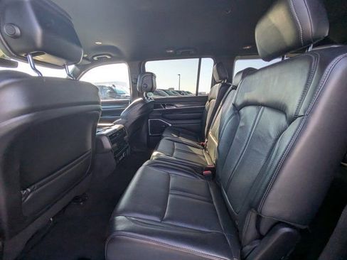 Used 2022 Jeep Wagoneer Series II image 12