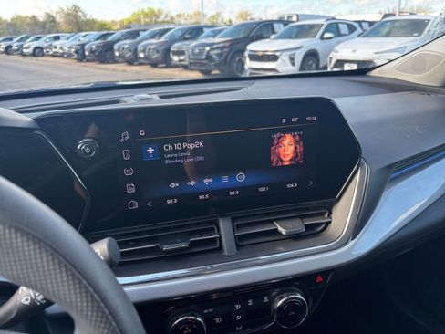 Used 2025 Chevrolet Trax LT image 20