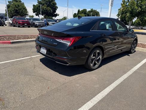 Used 2023 Hyundai Elantra Limited FWD image 5