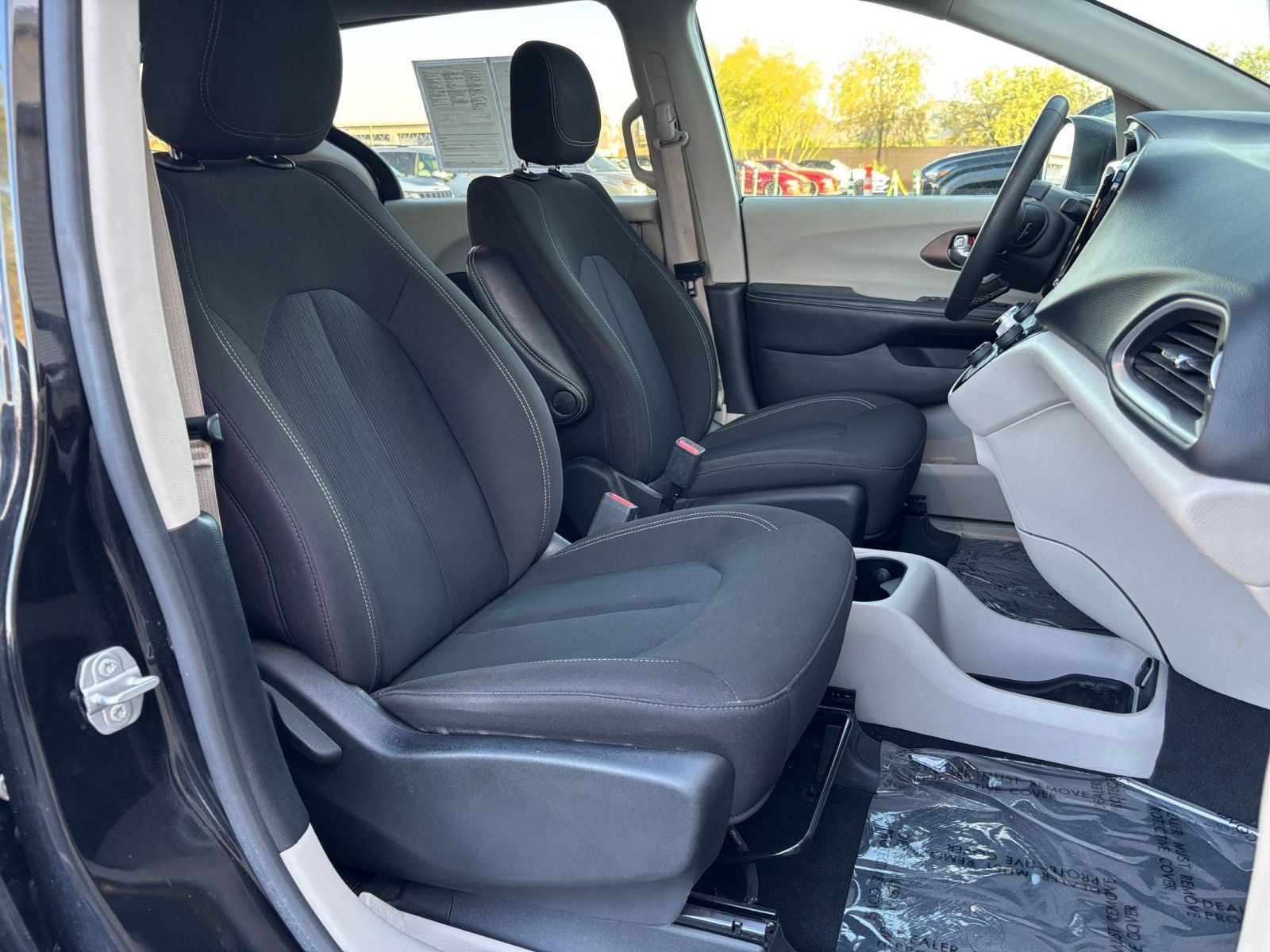Used 2023 Chrysler Voyager LX FWD image 38