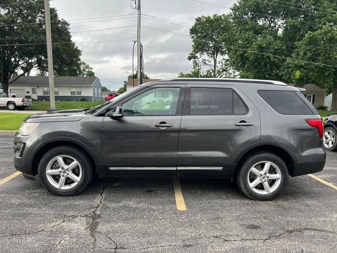Used 2016 Ford Explorer XLT AWD/4WD image 2