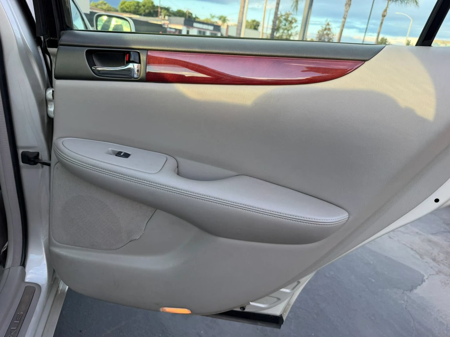 Used 2003 Lexus ES 330 w/ Premium Pkg FWD image 18
