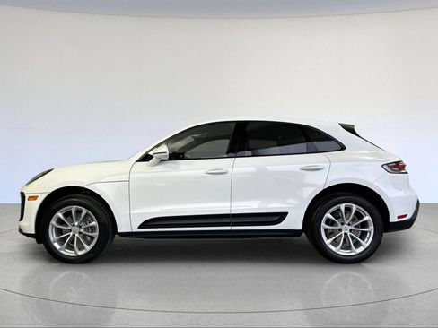 Certified 2026 Porsche Macan AWD/4WD image 2