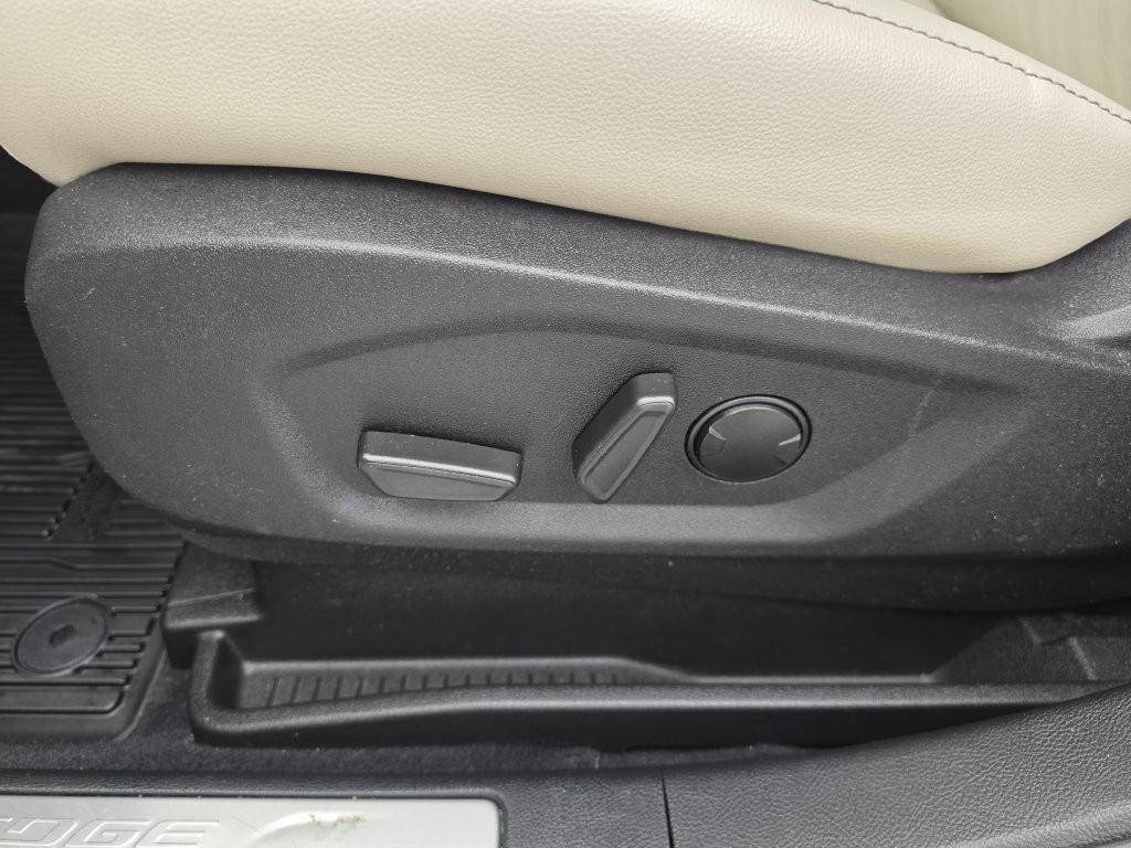 Used 2022 Ford Edge Titanium AWD/4WD image 20