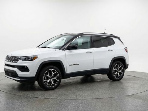 Used 2025 Jeep Compass Limited AWD/4WD image 3