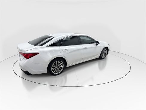 Used 2020 Toyota Avalon Limited image 8