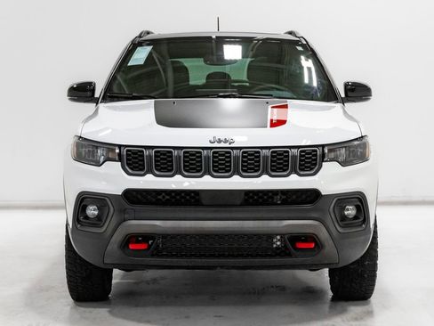 Certified 2025 Jeep Compass Trailhawk w/ Sun & Sound Group AWD/4WD image 5