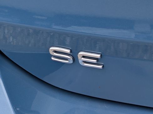 Used 2025 Volkswagen Taos SE AWD/4WD image 9