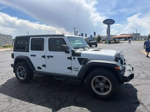 Used 2018 Jeep Wrangler Unlimited Sport S AWD/4WD image 3