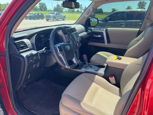 Used 2022 Toyota 4Runner SR5 Premium w/ Moonroof Package AWD/4WD image 17