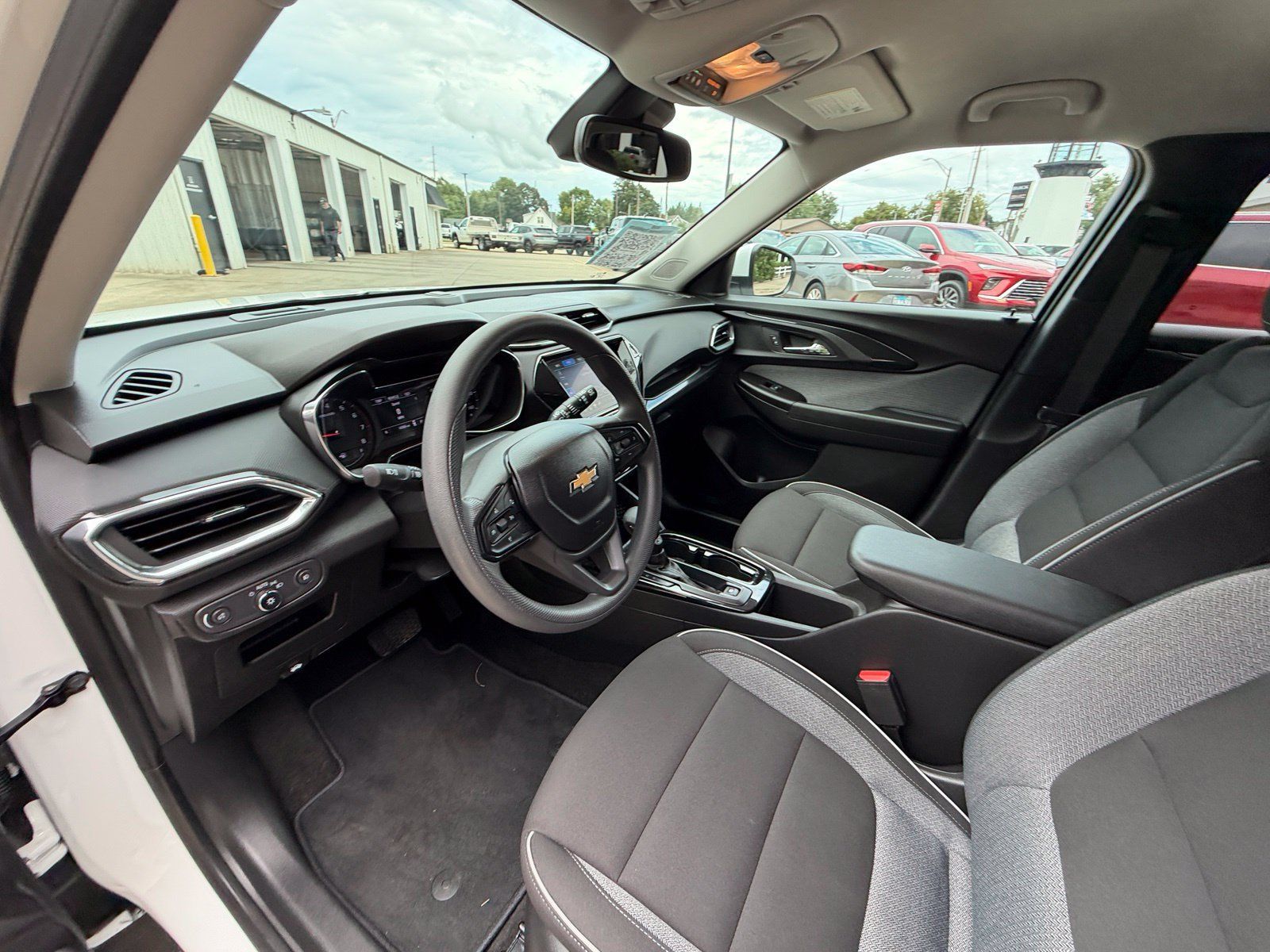 Used 2023 Chevrolet TrailBlazer LT w/ Convenience Package FWD image 31