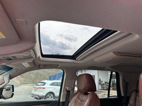 Used 2019 Cadillac Escalade Luxury AWD/4WD image 27