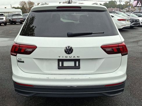 Used 2022 Volkswagen Tiguan SE w/ Panoramic Sunroof Package image 5