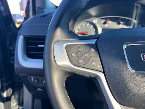 Used 2023 GMC Terrain SLT image 18