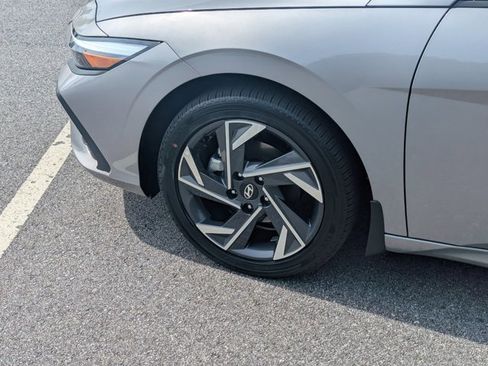 Certified 2025 Hyundai Elantra SEL image 11