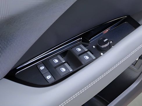 New 2026 Audi Q3 quattro 2.0T AWD/4WD image 9