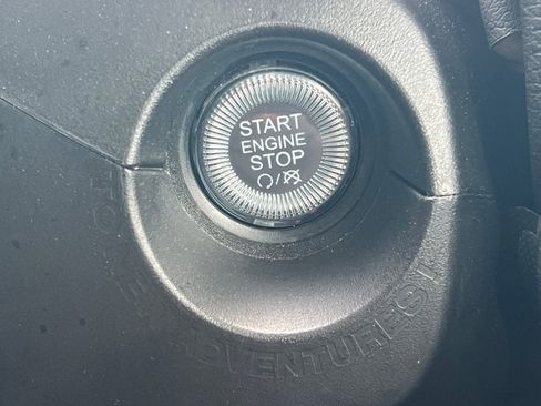 Used 2023 Jeep Renegade Latitude AWD/4WD image 23