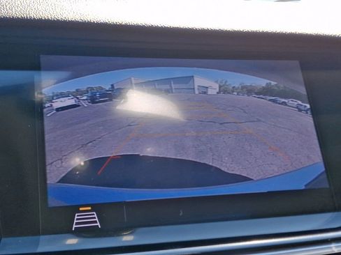 Used 2018 Buick Regal Essence w/ Sights and Sounds Package AWD/4WD image 20