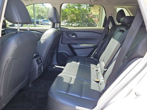 Used 2023 Nissan Rogue SL FWD image 11