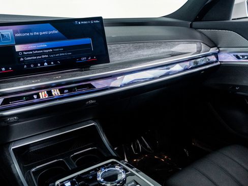 Used 2024 BMW 760i xDrive w/ Executive Package image 35