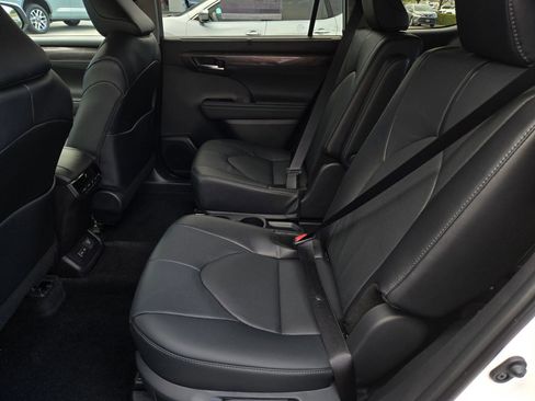 Certified 2026 Toyota Highlander Limited AWD/4WD image 11