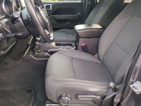 Certified 2018 Jeep Wrangler Unlimited Sport S AWD/4WD image 17