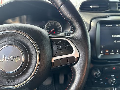 Used 2018 Jeep Renegade Trailhawk image 16