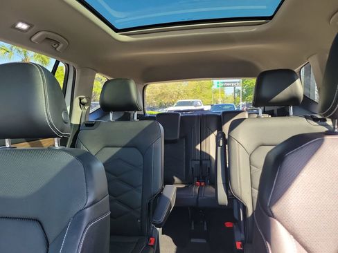 Used 2024 Volkswagen Atlas SE w/ Panoramic Sunroof Package FWD image 39