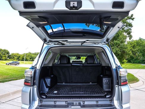 Used 2020 Toyota 4Runner Venture w/ Moonroof Package AWD/4WD image 24