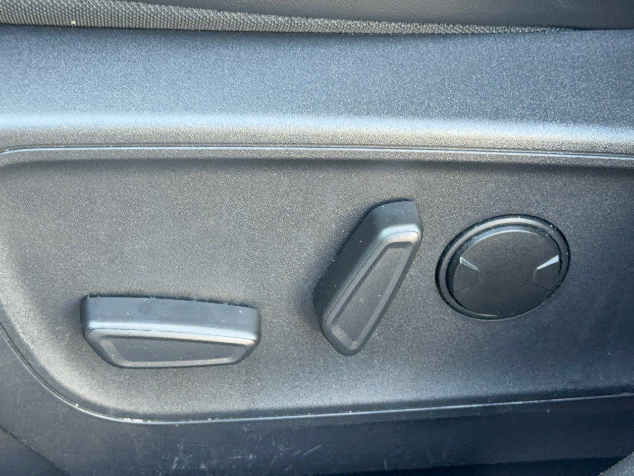 Used 2025 Ford Escape Platinum AWD/4WD image 16