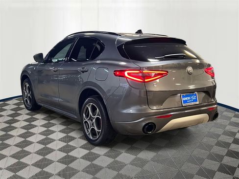 Used 2023 Alfa Romeo Stelvio Ti image 5