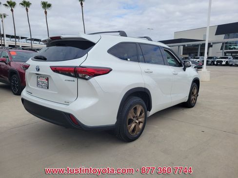 Used 2022 Toyota Highlander Bronze Edition AWD/4WD image 4