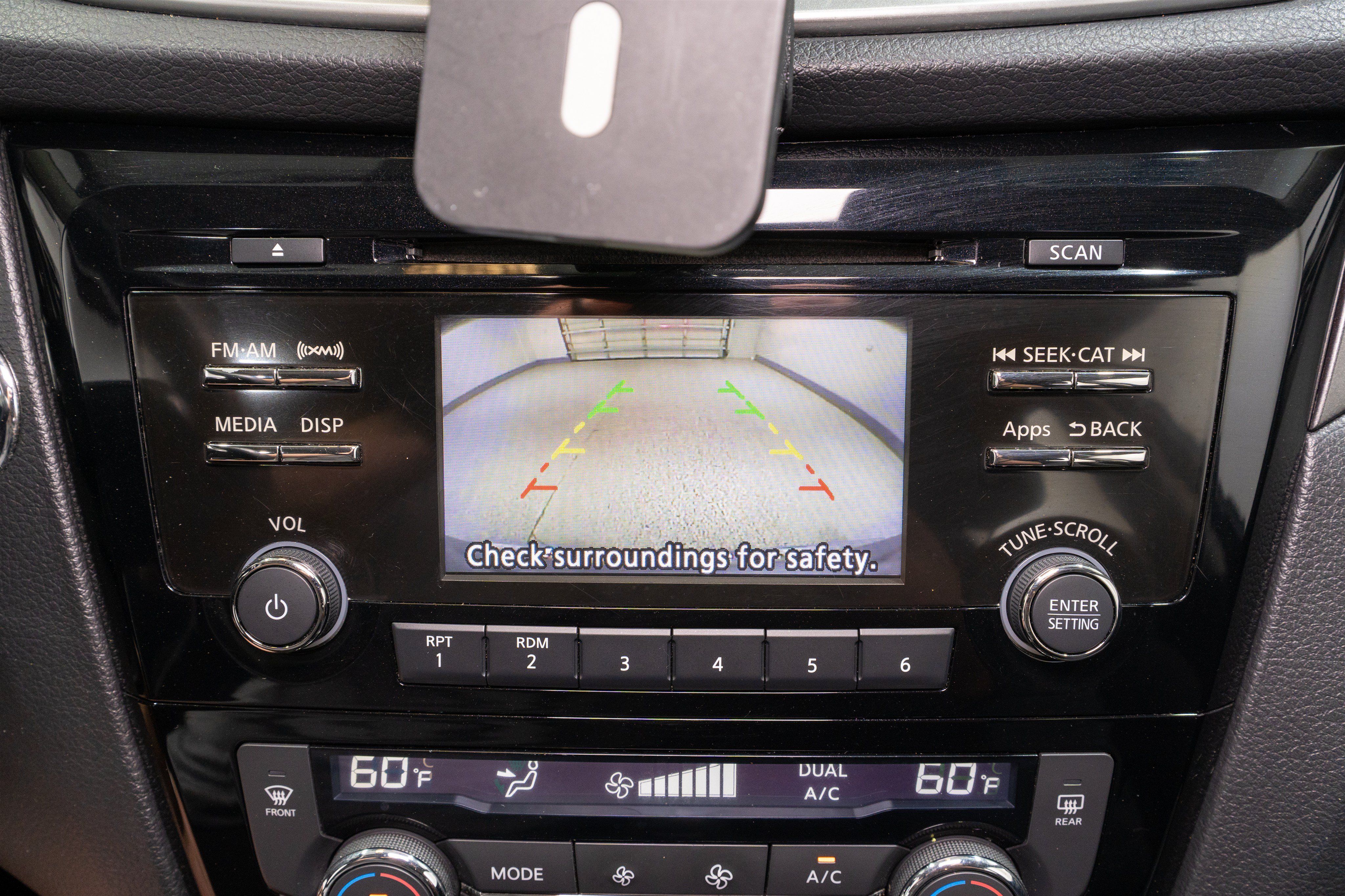 Used 2016 Nissan Rogue SV AWD/4WD image 16