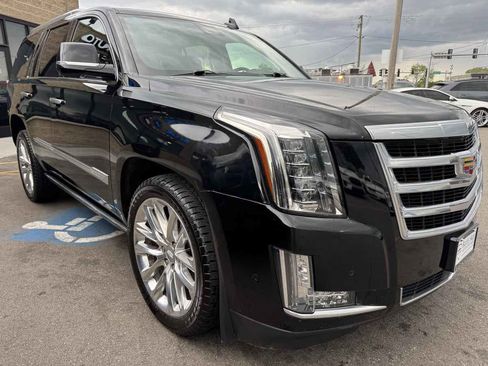 Used 2020 Cadillac Escalade Premium Luxury AWD/4WD image 3