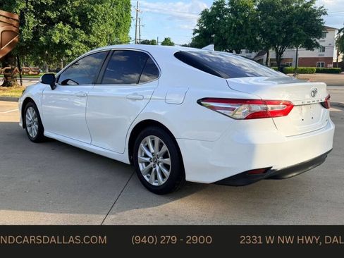 Used 2019 Toyota Camry LE image 3