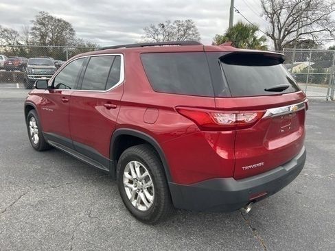 Used 2020 Chevrolet Traverse LT image 3