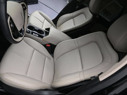 Used 2025 Lincoln Corsair AWD image 11