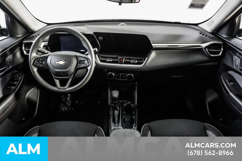 Used 2025 Chevrolet TrailBlazer LT FWD image 23
