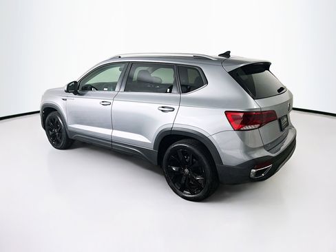 Used 2024 Volkswagen Taos SE image 5